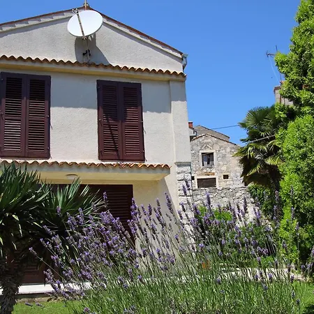 Casa Fontera 度假居 罗维尼